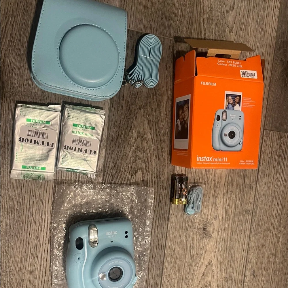 Fujifilm Instax Mini 11 Polaroid Instant Camera Bundle - Sky Blue.